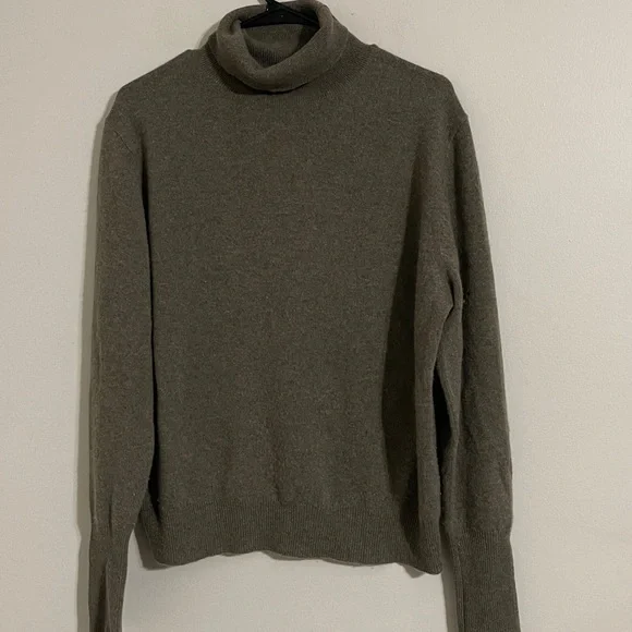 Nili Lotan cashmere turtleneck sweater large - Picture 2 of 9